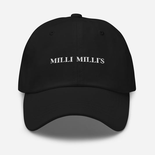 eine schwarze Kappe mit den Worten milli mills darauf gedruckt