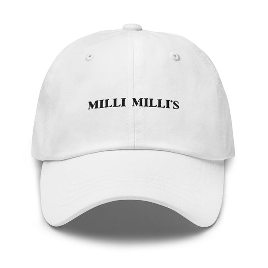 eine weiße Baseballkappe mit den Worten Mill Mills darauf gedruckt